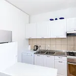 Apartman In With Wifi Komarna