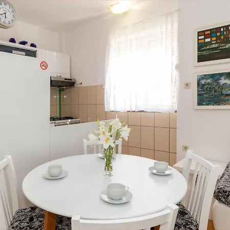 1 Bedroom Stunning In Komarna 科马尔纳