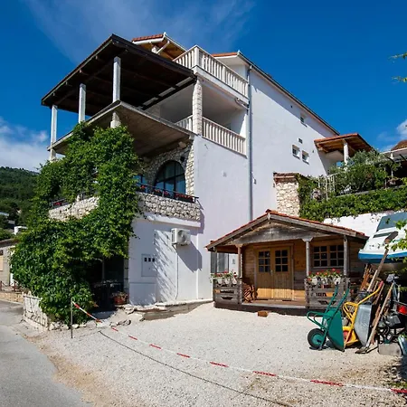 1 Bedroom Stunning In Komarna 公寓 科马尔纳