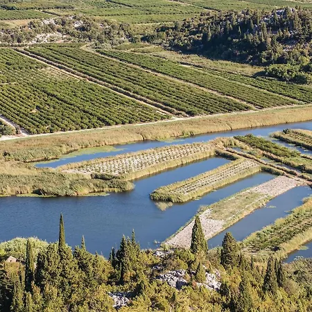 1 Bedroom Stunning In Komarna 科马尔纳