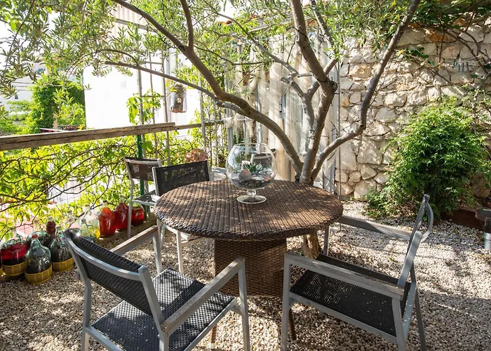 1 Bedroom Stunning In Komarna Appartement