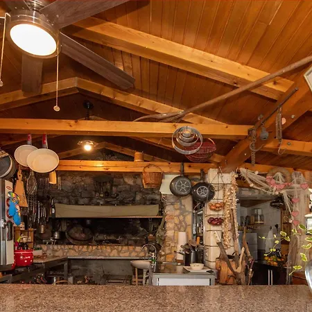 1 Bedroom Stunning In Komarna アパート