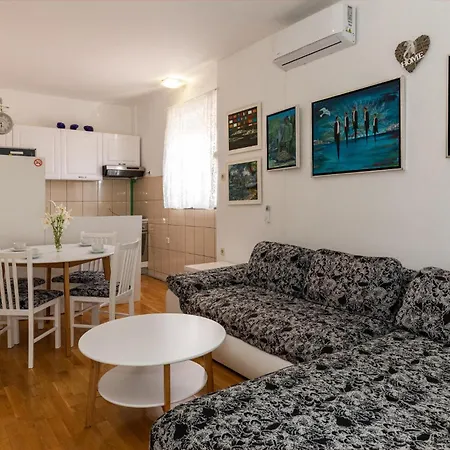 1 Bedroom Stunning In Komarna *
