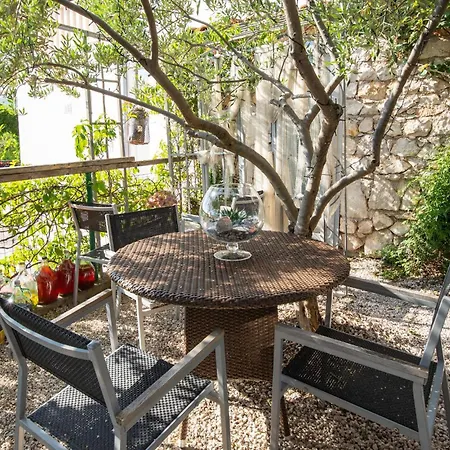 1 Bedroom Stunning In Komarna アパート