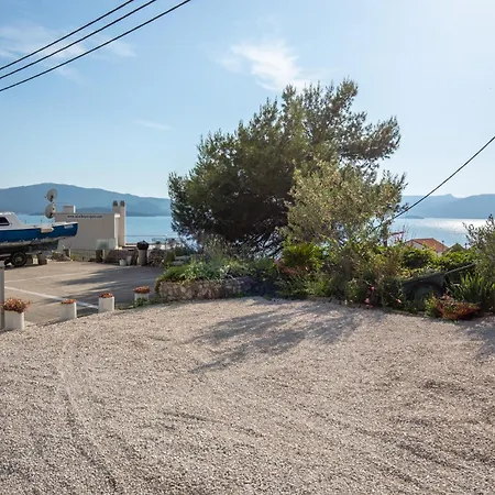 アパート 1 Bedroom Stunning In Komarna *