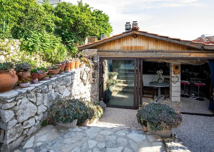 Apartment 1 Bedroom Stunning In