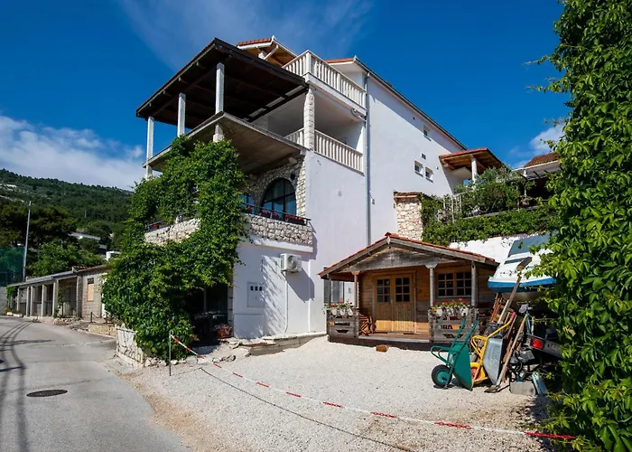 1 Bedroom Stunning In Apartment Komarna