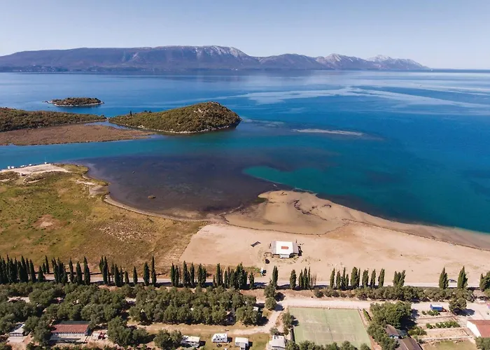 Apartment 1 Bedroom Stunning In Komarna